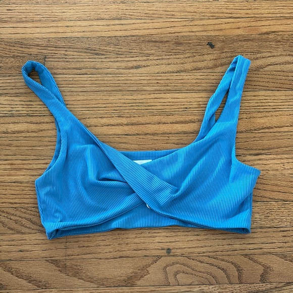 Princess Polly Crop Top - Picture 1 of 3